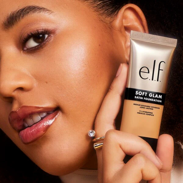 elf Soft Glam 25 Ljus Neutral Satin Foundation 30ml