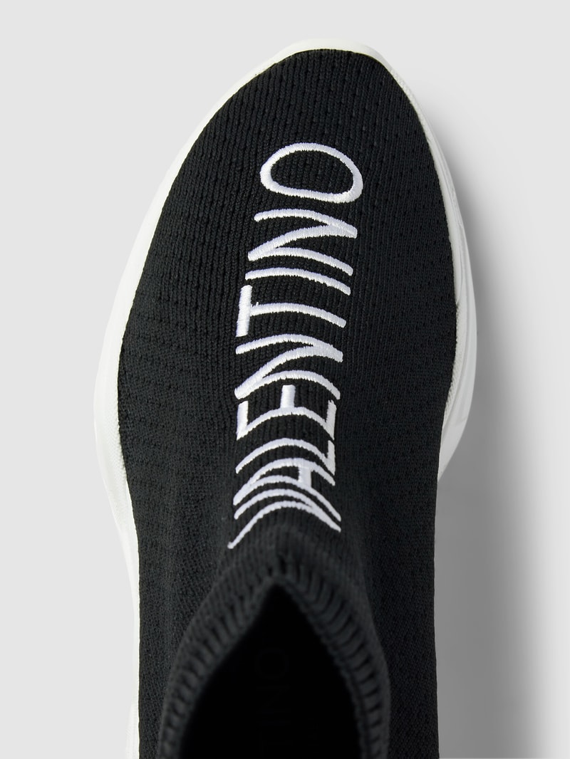 Sock-Sneaker mit Label-Stitching in schwarz