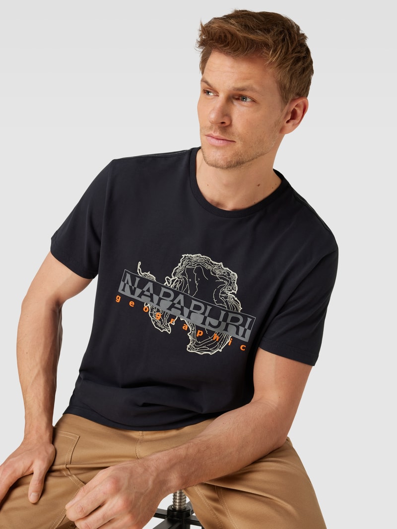 T-Shirt mit Label-Print und Rundhalsausschnitt in schwarz