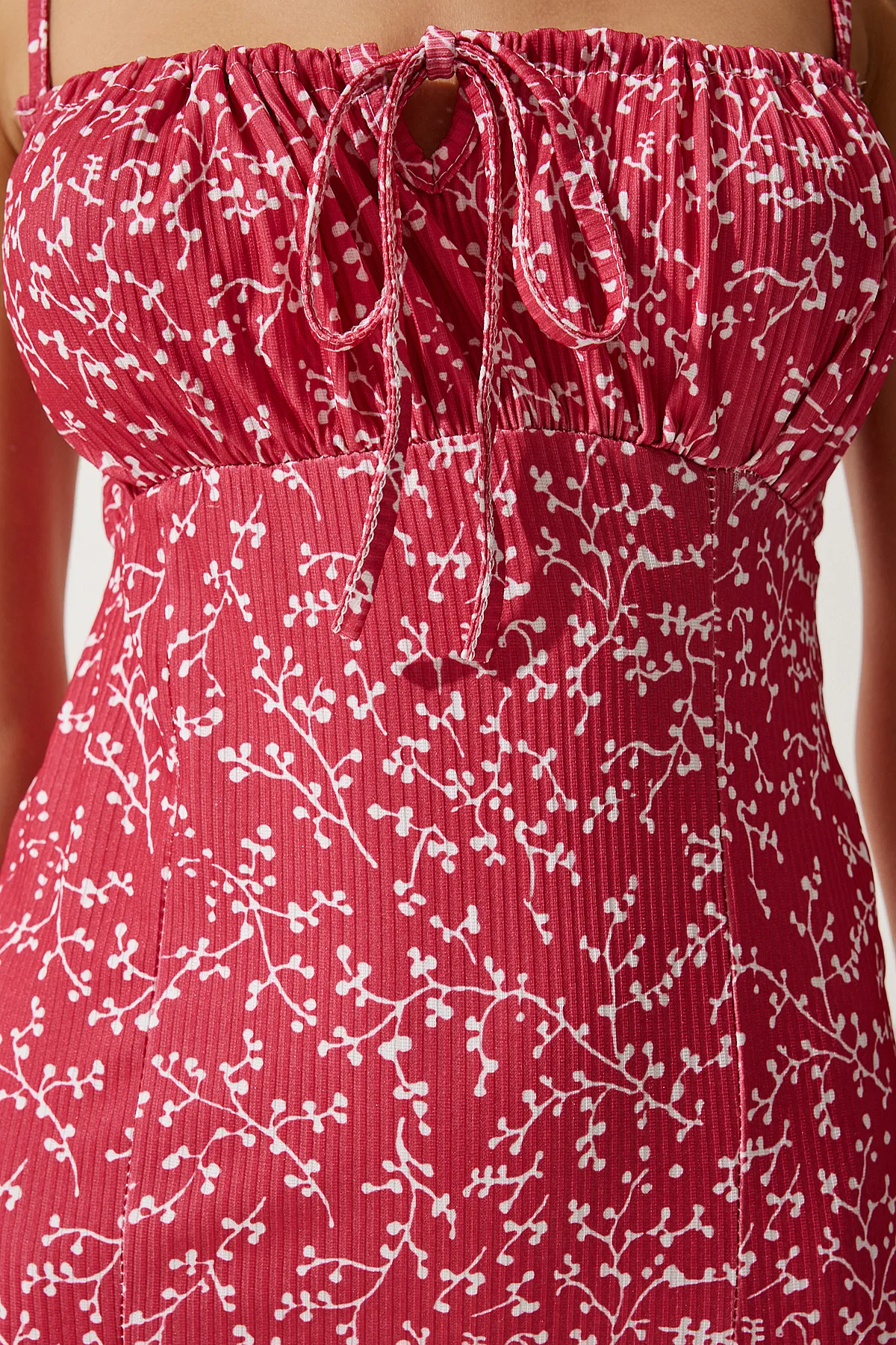 Happiness İstanbul  Dunkelrosa-weißes Sommer-Strickkleid mit Blumenmuster und Schlitz für Damen CI00029