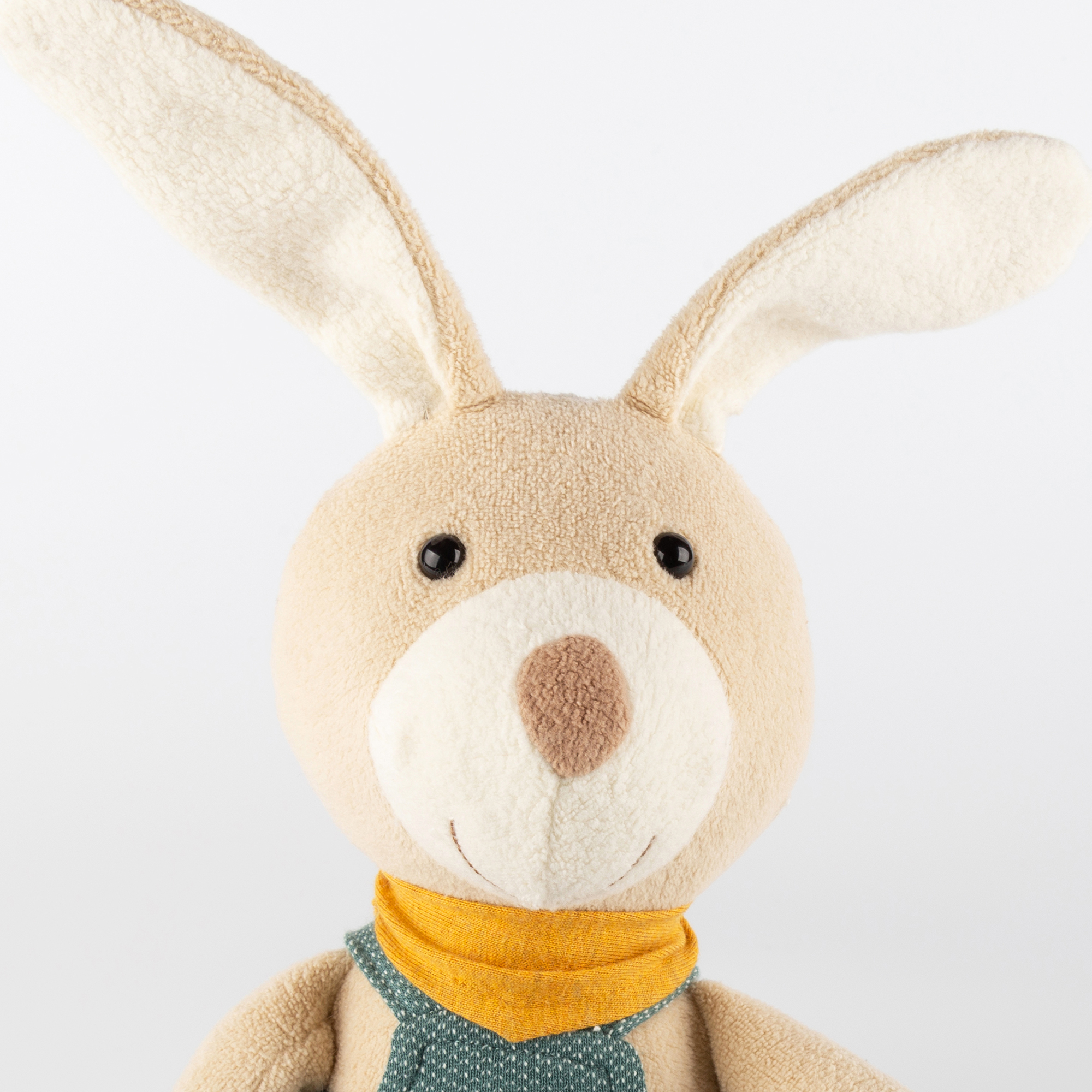Kuscheltier Hase mit Latzhose, grün