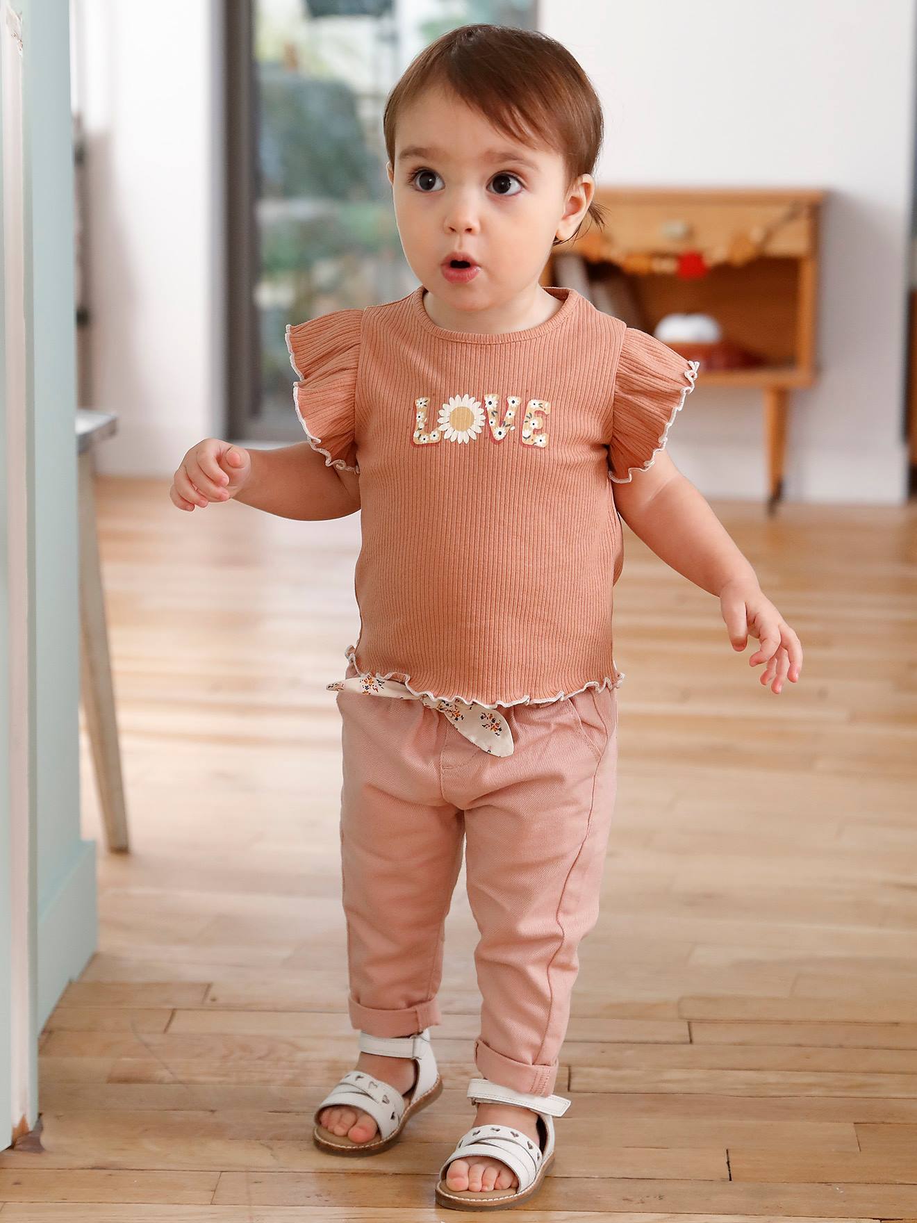 Sandales scratchées en cuir bébé cognac