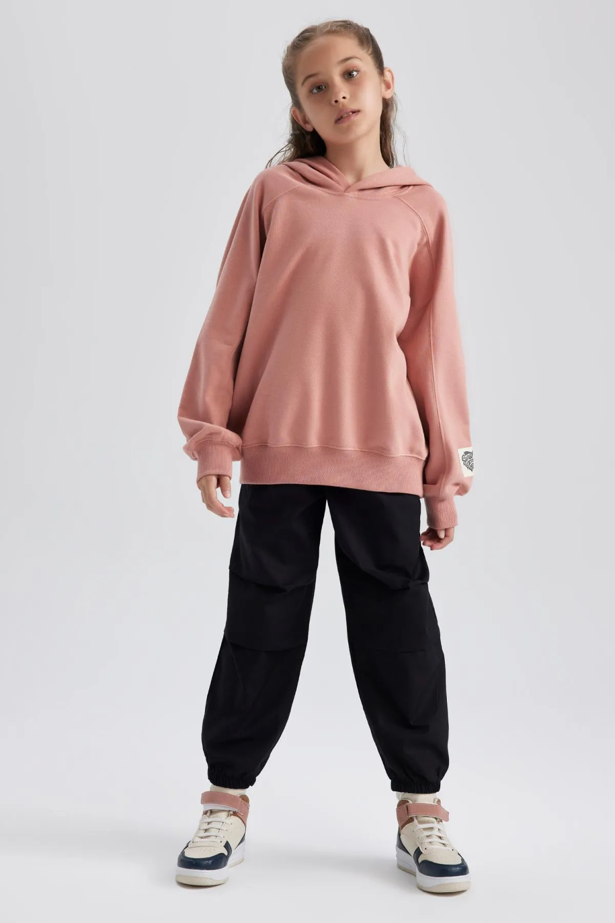 DeFacto  Bedrucktes dickes Mädchen-Sweatshirt mit Kapuzenärmeln A4810a823au