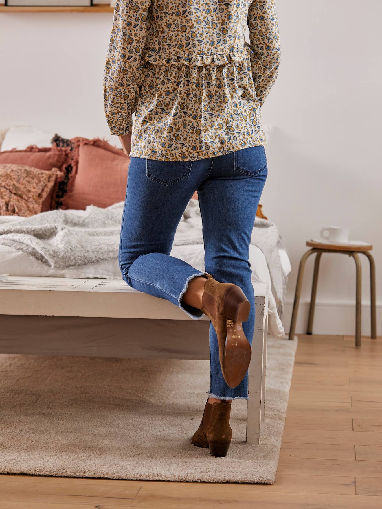 Jean droit effiloché de grossesse entrejambe 68 cm bleu denim
