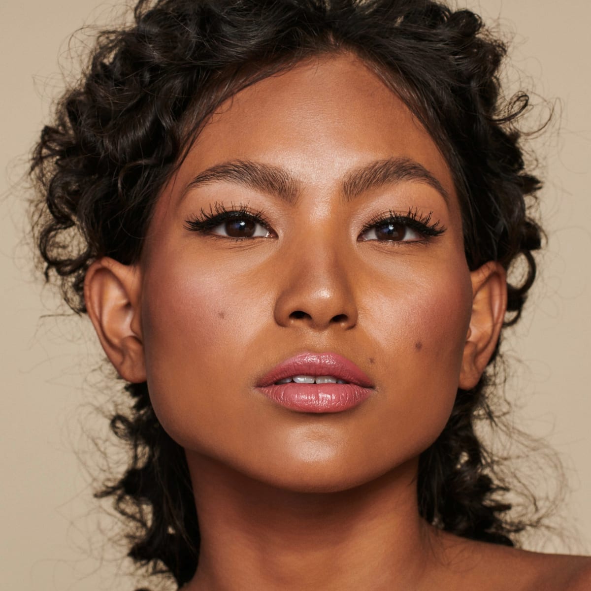 Highlighter More Than Glow 010 Ultimate Platinum Glaze, 5,9 g