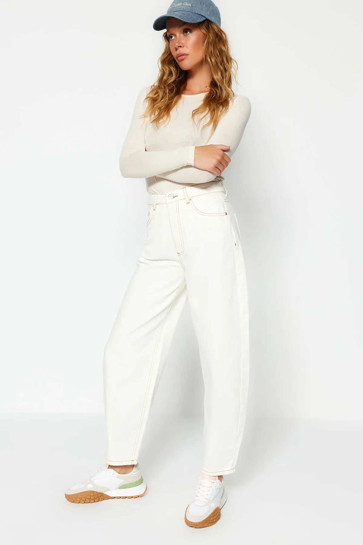 Trendyol Collection  Weiße Barrel-Jeans mit hoher Taille TWOSS23JE00295