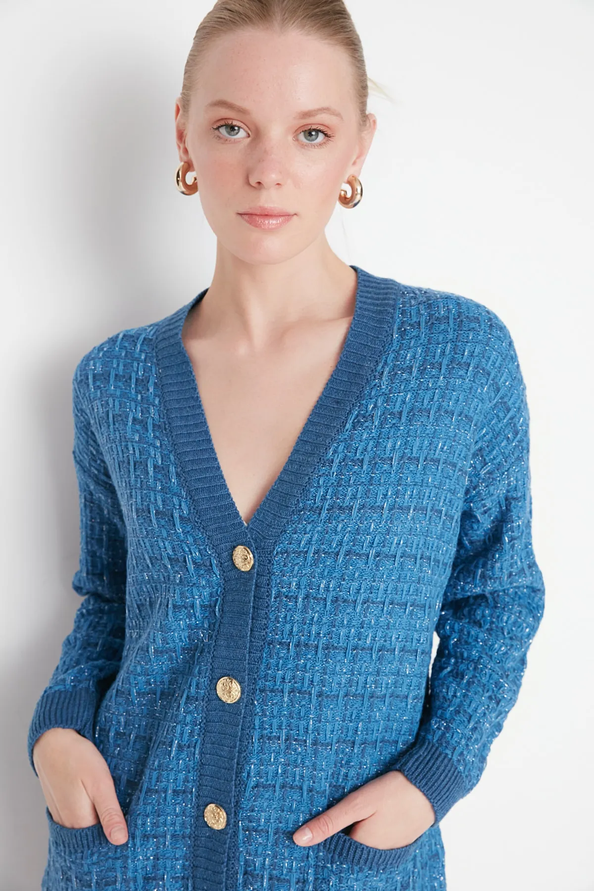 Trendyol Collection  Indigo Wide Fit Glitzer-Strickjacke im Tweed-Look TWOAW21HI0250