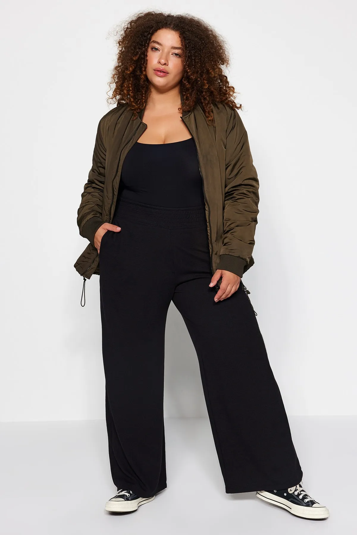 Trendyol Curve  Schwarze Strickhose mit hoher Taille TBBAW24AR00018