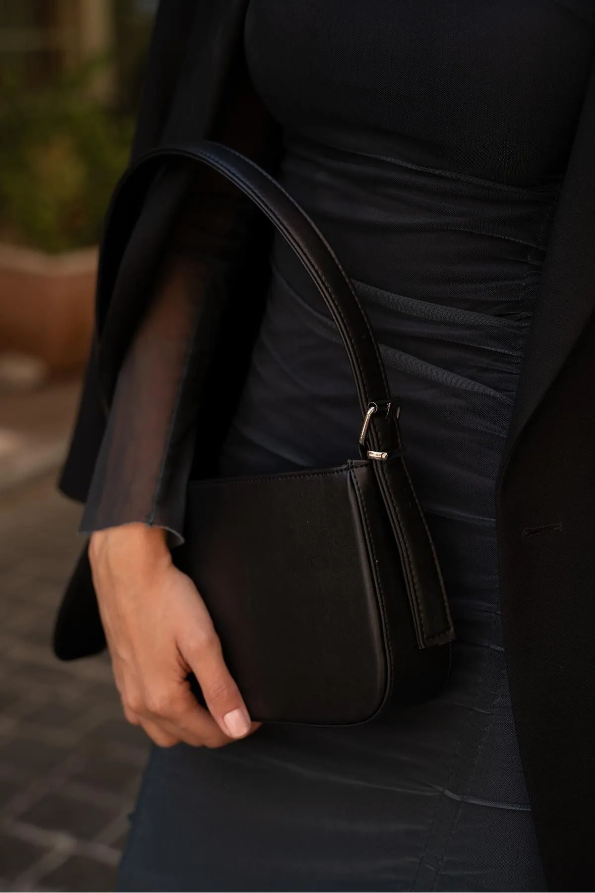 Madamra  Schwarze Baguette-Tasche für Damen mit Gürtelriemen