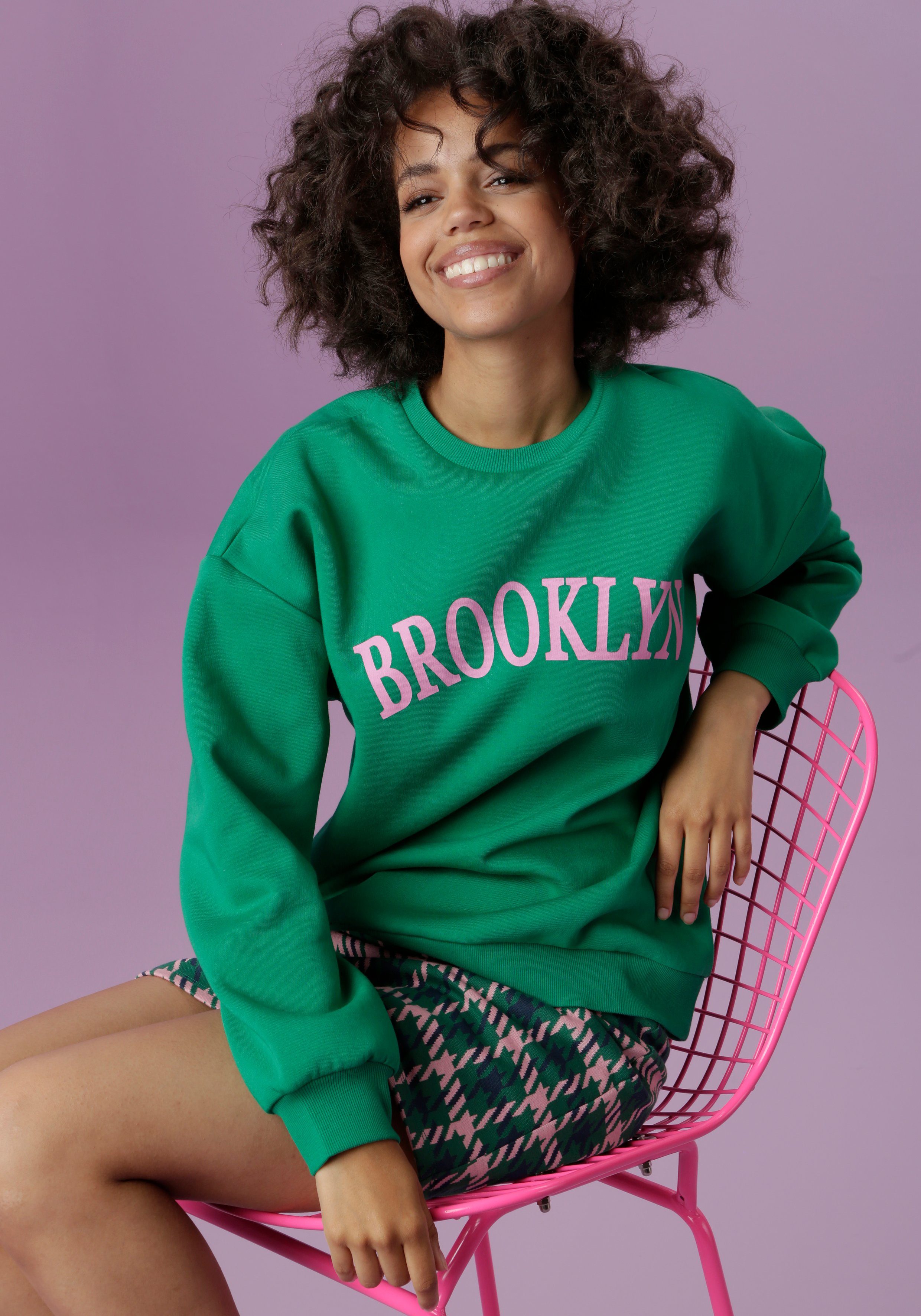 Aniston CASUAL Sweatshirt in Knallfarben und coolen Schriftzügen