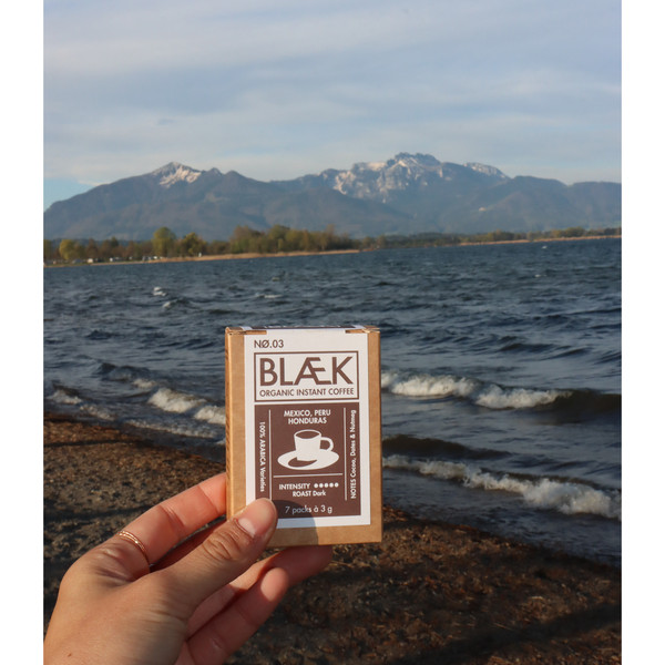 BLAEK NO.3 - Kaffee