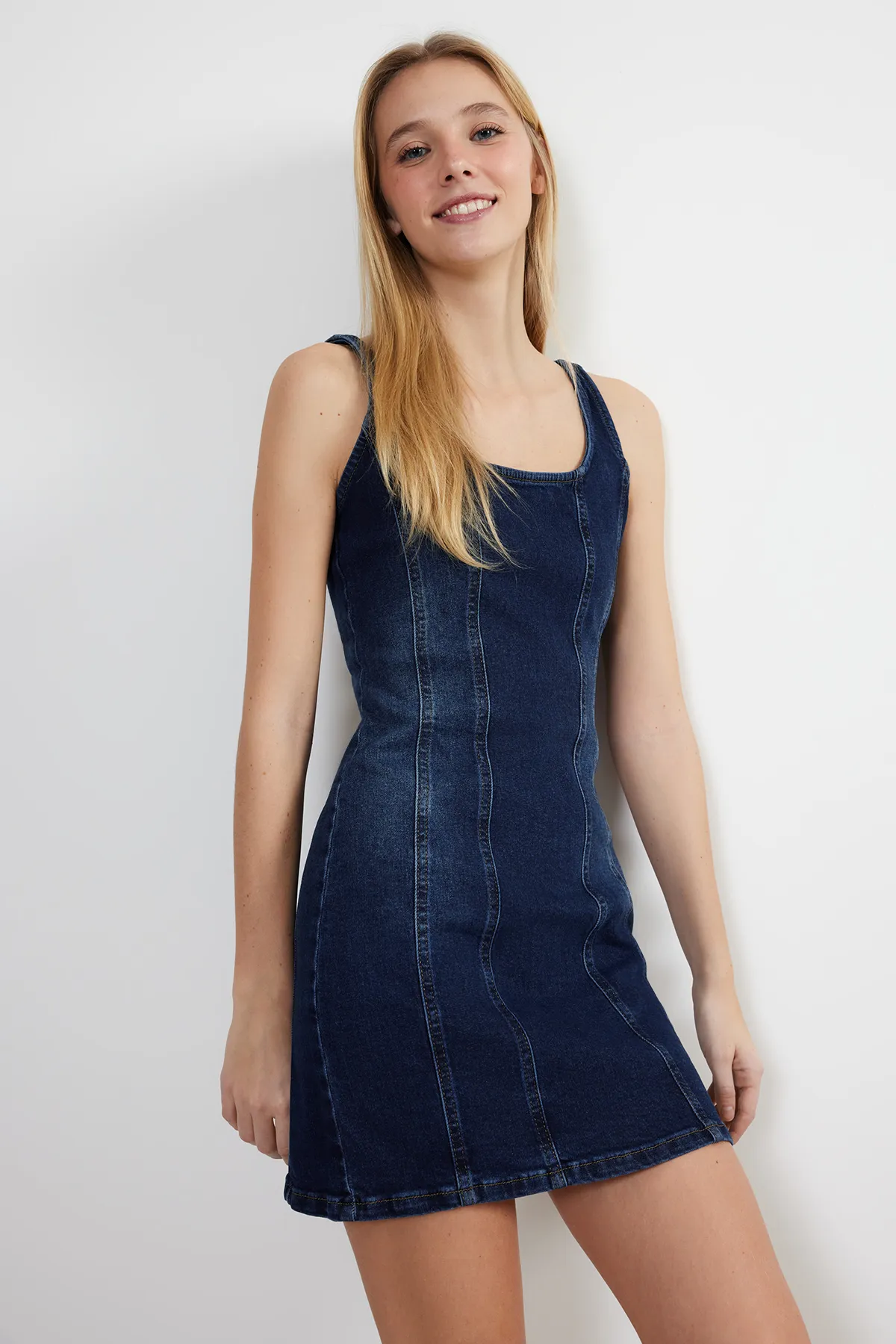 Trendyol Collection  Blaues, eng anliegendes Mini-Jeanskleid mit Nähten TWOSS24EL00284