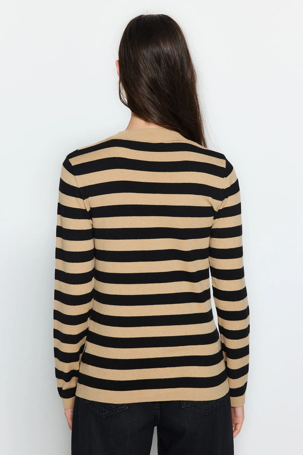 Trendyol Collection  Kamelfarbener Strickpullover mit Streifen aus hochwertigem/speziellem Garn mit weicher Textur TWOAW24KZ00133