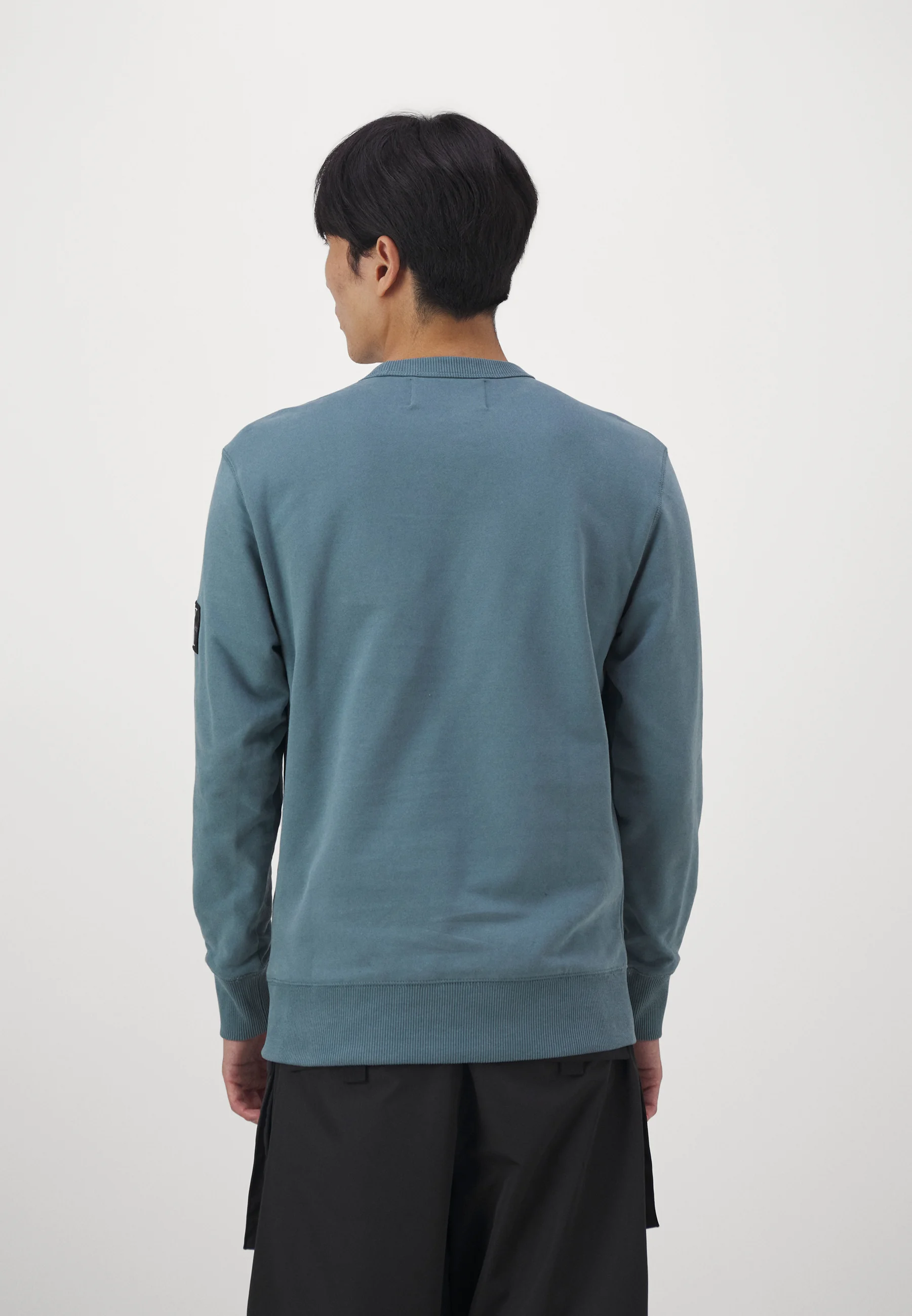 Sudadera con cuello redondo y insignia de Calvin Klein Jeans