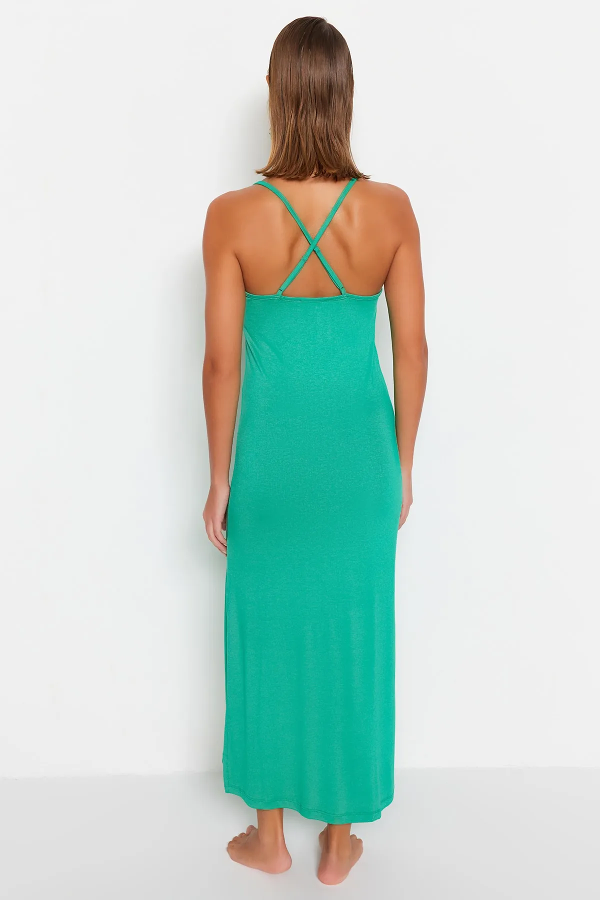 Trendyol Collection  Grünes, tailliertes, rückenfreies Maxi-Strandkleid aus Strick TBESS23EL00126