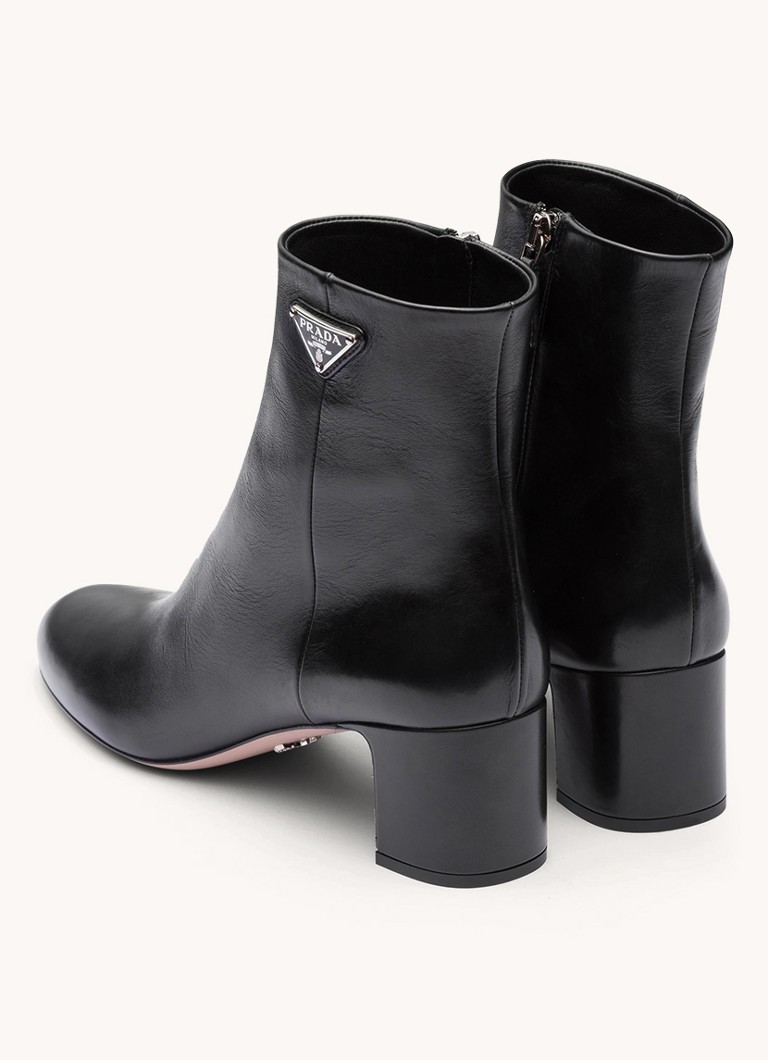 Prada  Enkellaars van leer met logo