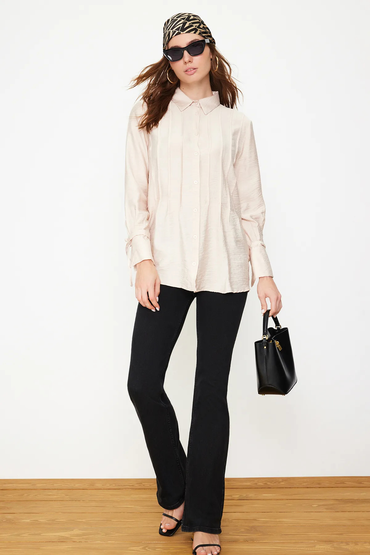 Trendyol Modest  Steinfarbenes, plissiertes Hemd mit Schnürung und detailliertem Webmuster TCTSS24TG00036
