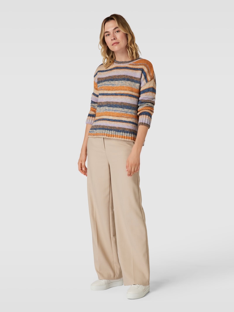 Strickpullover mit Streifenmuster und überschnittenen Schultern in offwhite