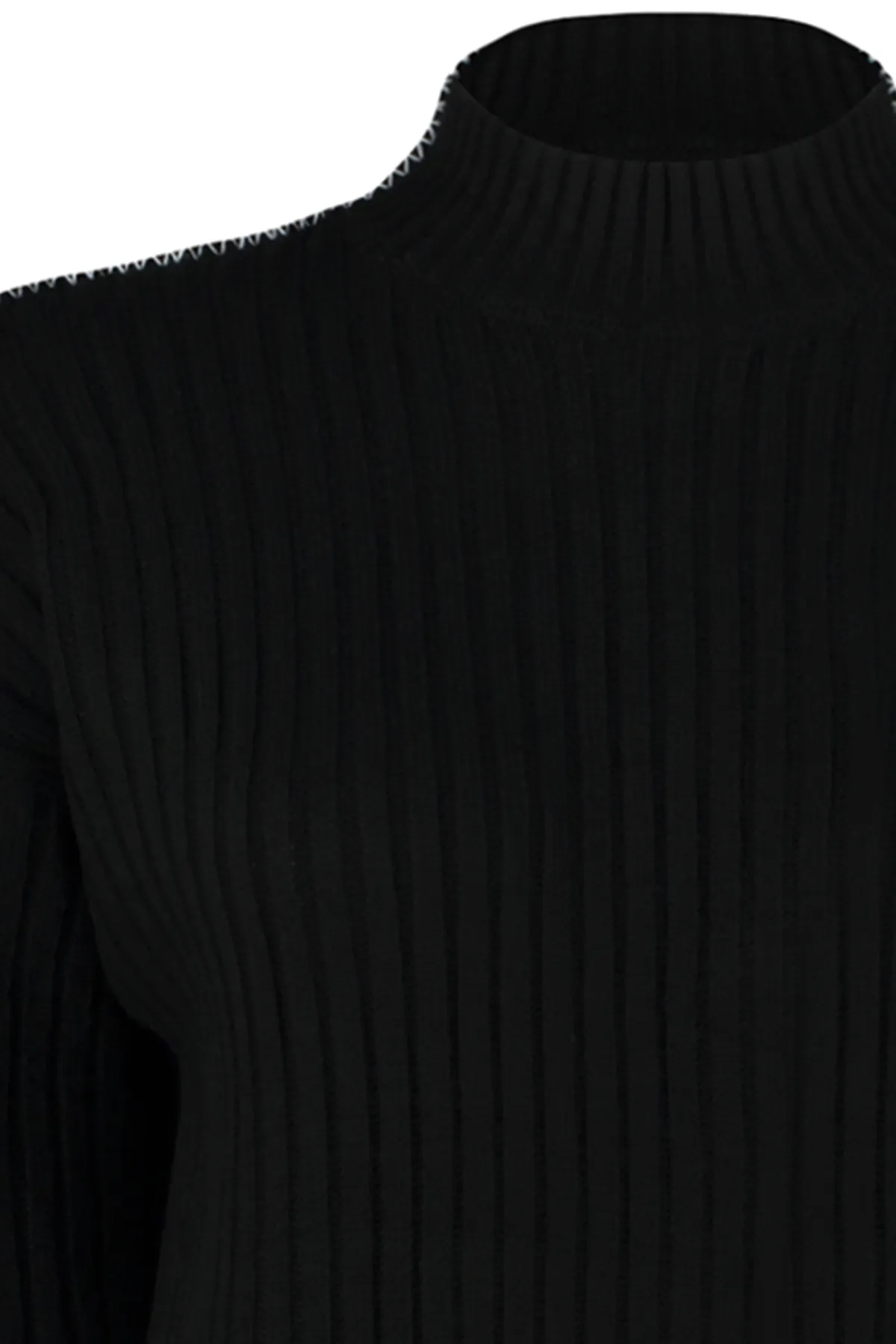 Trendyol Curve  Schwarzer Strickpullover mit Nähten und detaillierten Details TBBAW24AN00096
