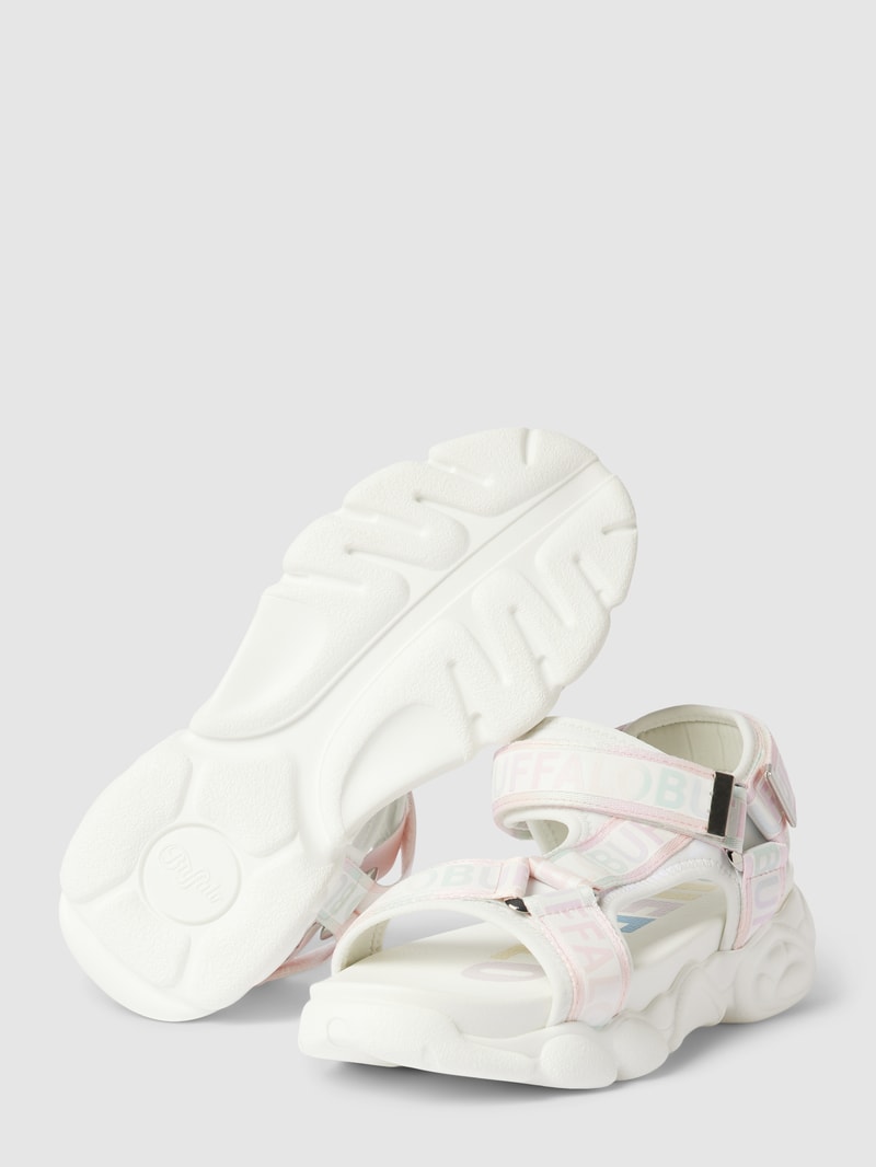 Sandalen mit Label-Details in weiß