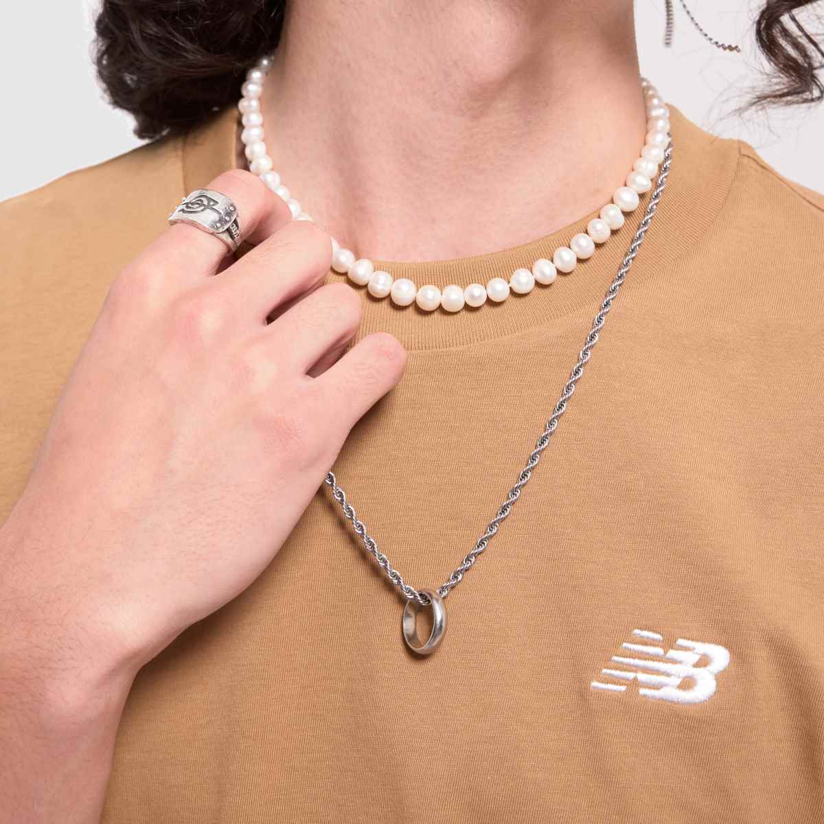New Balance – Brun t-shirt i bomull med sportmönster
