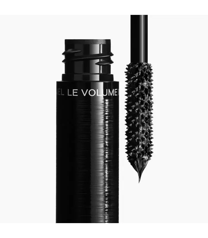 LE VOLUME RÉVOLUTION DE CHANEL Mascara volume extrême. Brosse imprimée en 3d