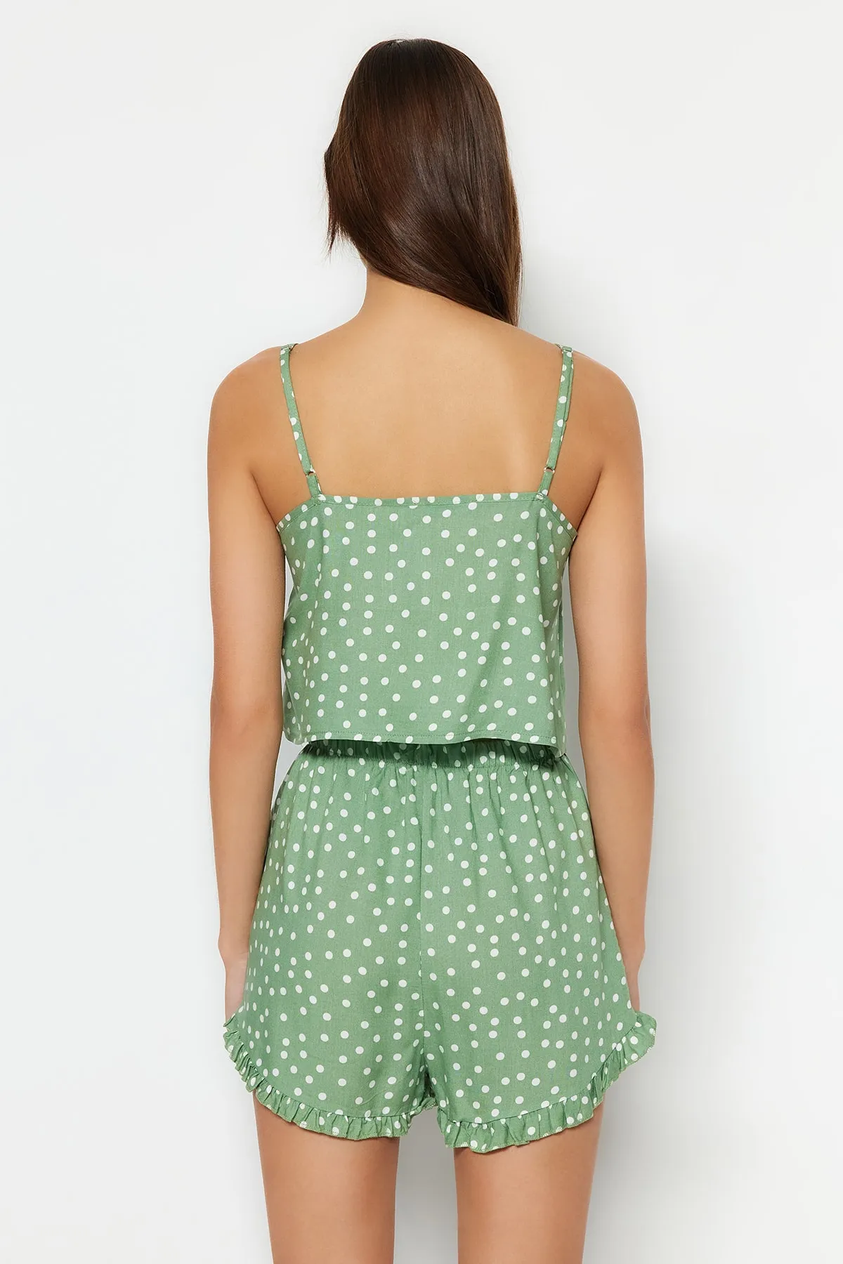 Trendyol Collection  Mintgrünes Pyjama-Set aus Viskosegewebe mit Tupfen, Rüschendetail und Seilträgern THMSS21PT0742