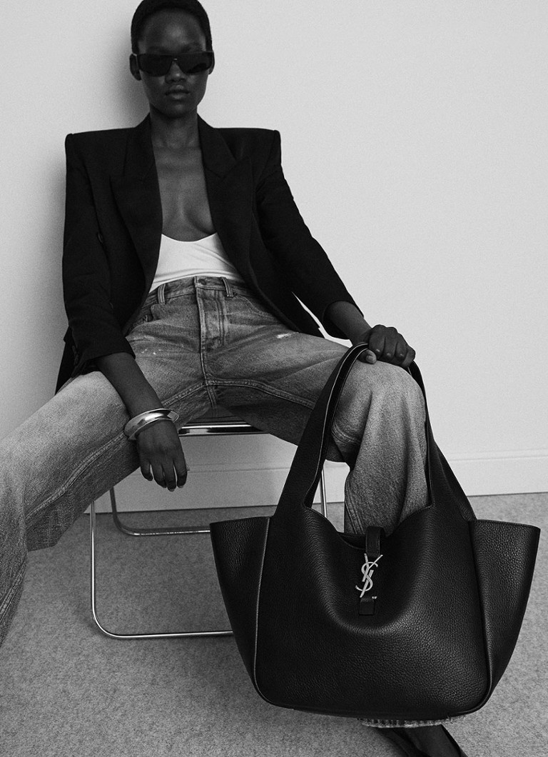 Τσάντα αγορών Saint Laurent Bea από δέρμα μοσχαριού με τρίχες πόνυ