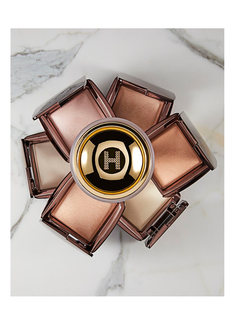 Hourglass AMBIENT™ Lightning Finishing powder - light-reflecting powder