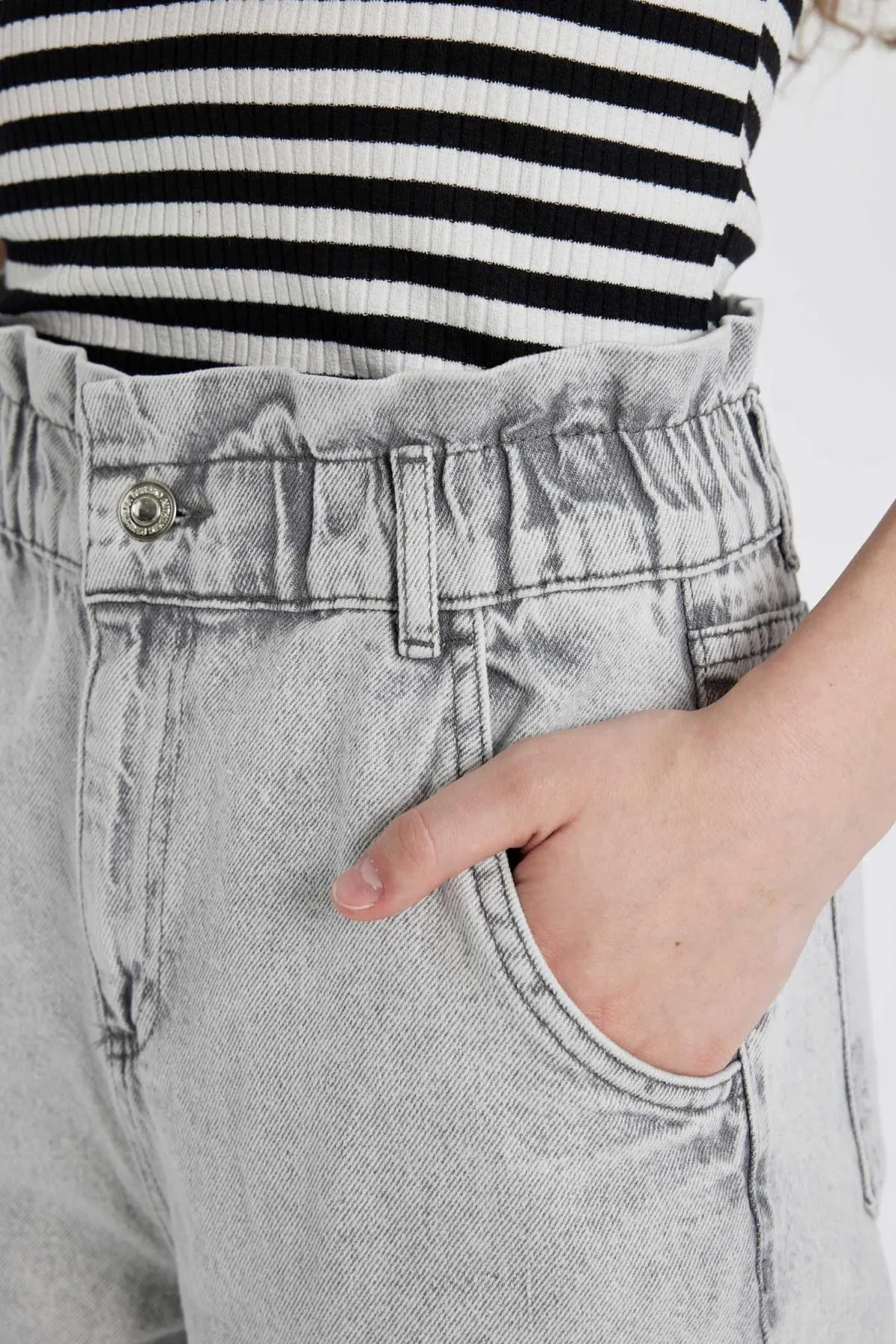 DeFacto  Paperbag Jeanshose mit hoher Taille und geradem Bein in Knöchellänge B8224ax24sp