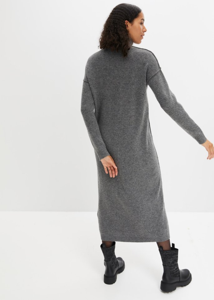 Strickkleid mit Tasche und recyceltem Polyester