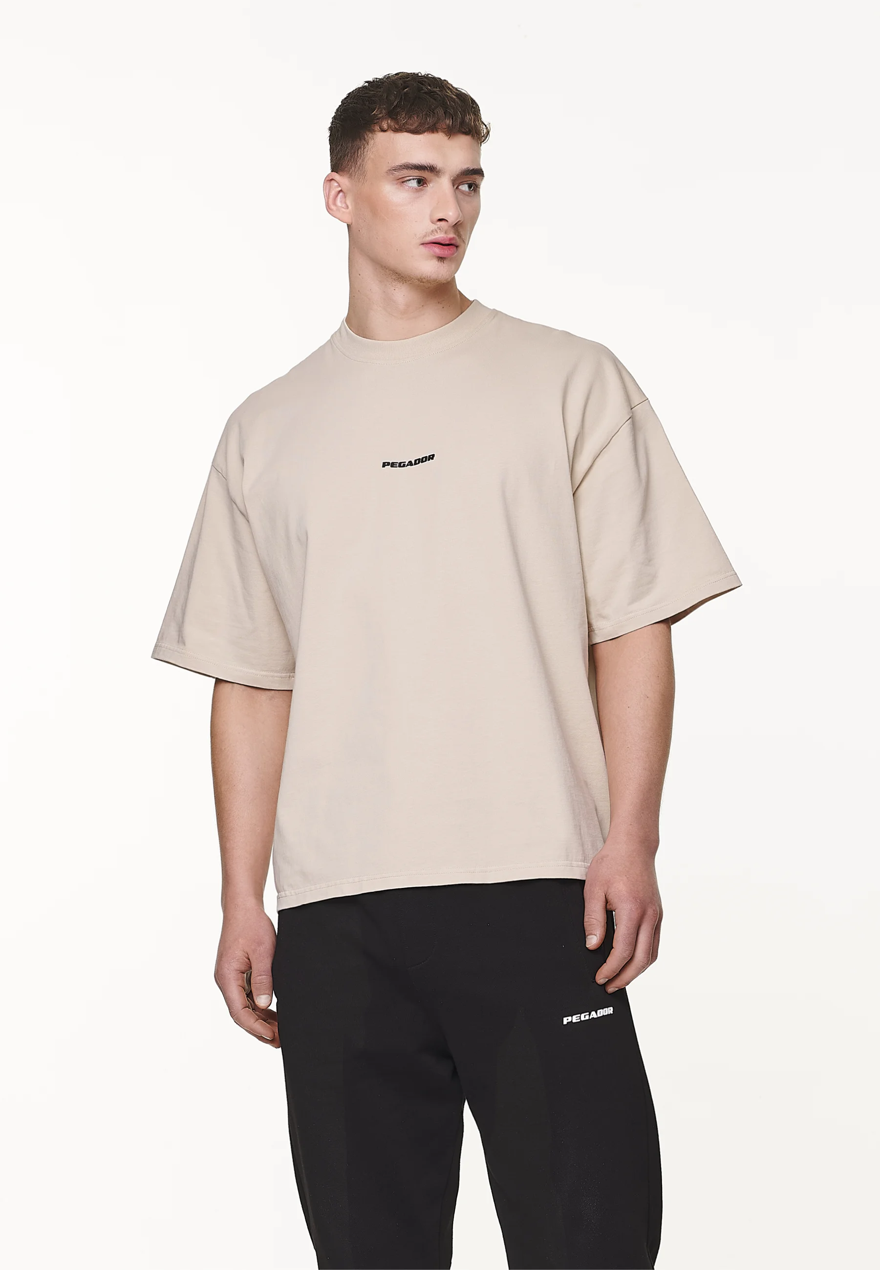 Pegador LOGO BOXY TEE - Camiseta con estampado