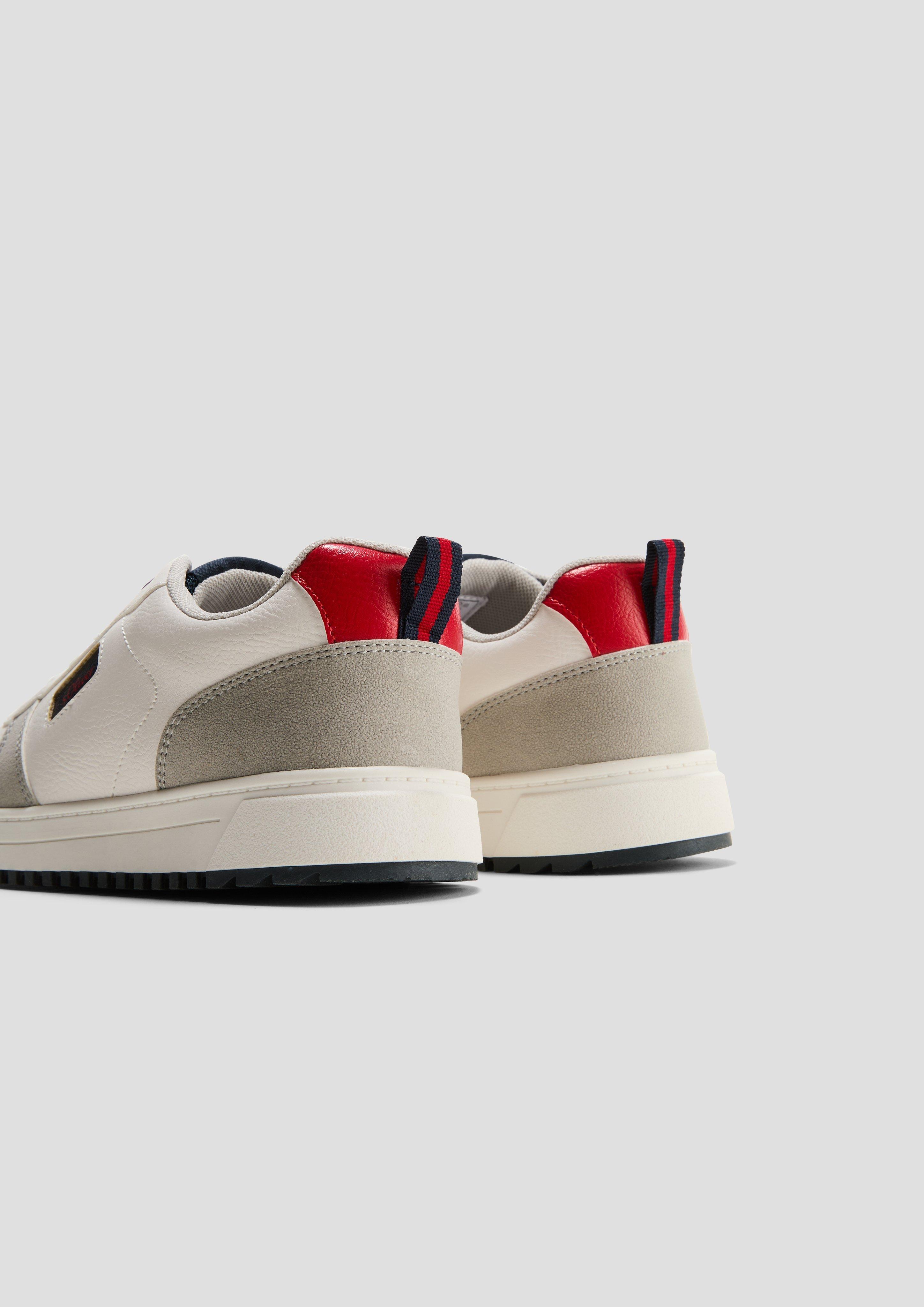 Sneaker in klassischem Design  6008895-110