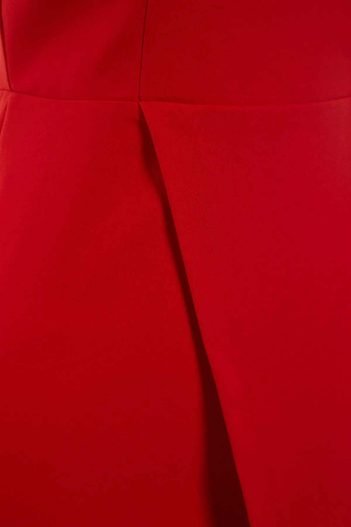 Trendyol Collection  Rotes, figurbetontes, gefüttertes, elegantes Abendkleid TPRAW19BB0007