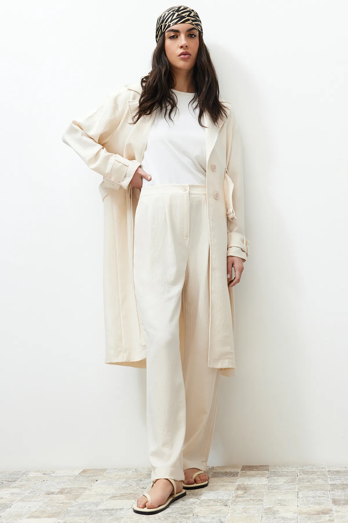 Trendyol Modest  Set aus Kimono-Hose mit gewebtem Unterteil und Oberteil im Stone Trench-Stil TCTSS24US00024