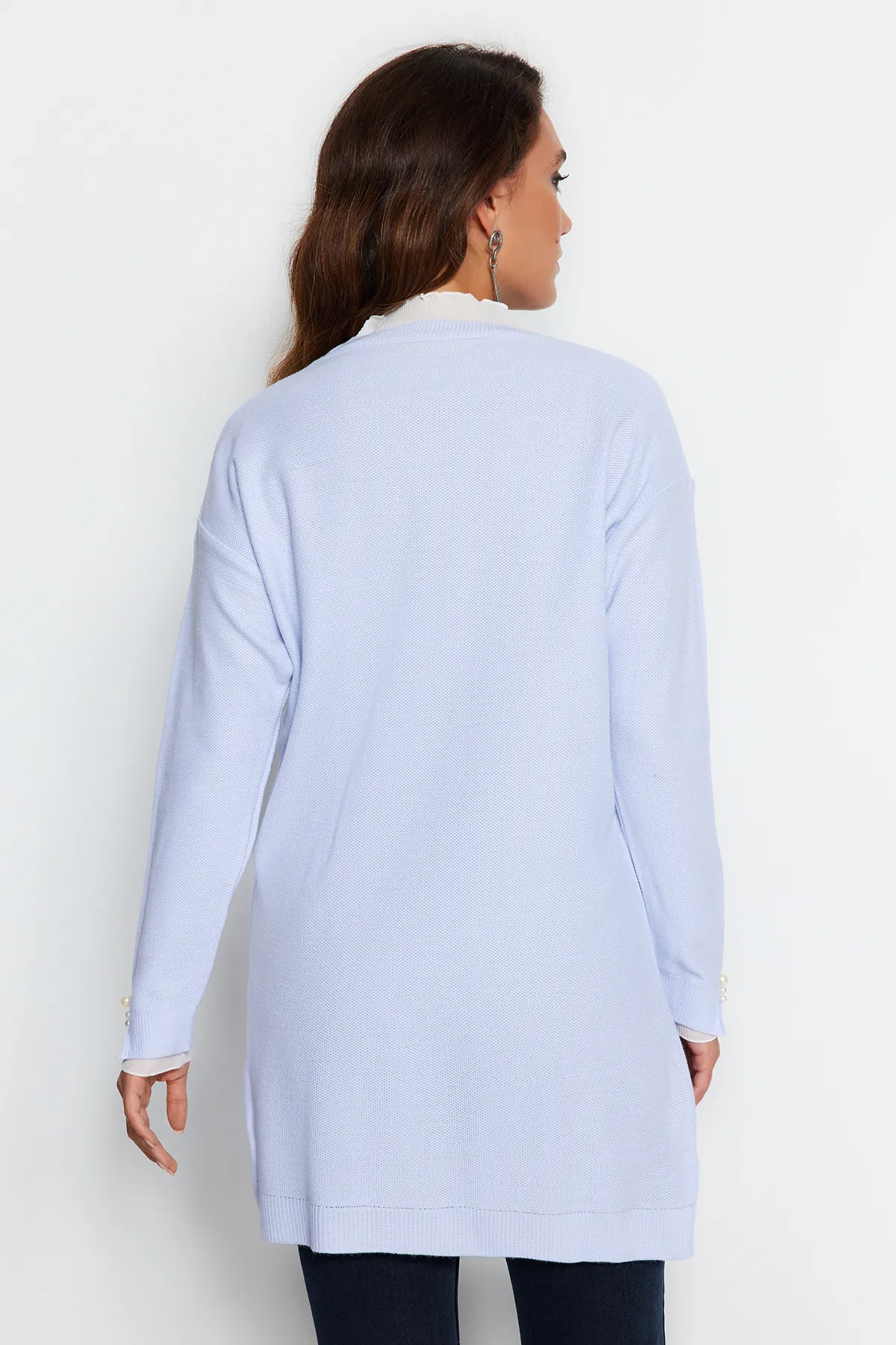 Trendyol Modest  Hellblauer Strickpullover mit Perlendetails und Ärmeln TCTAW23AK00027