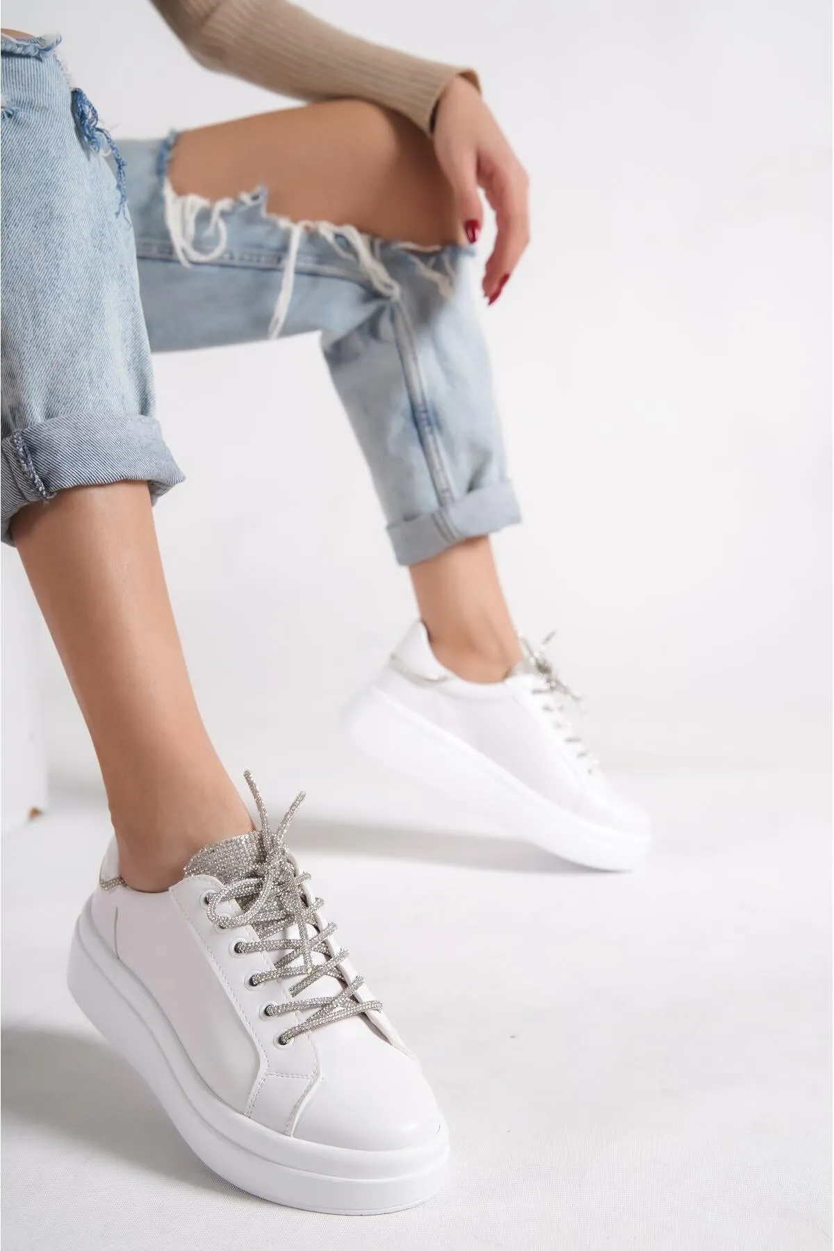 Capone Outfitters  Capone Damen-Sportschuhe mit runder Zehenpartie und Steinschnürung in Weiß