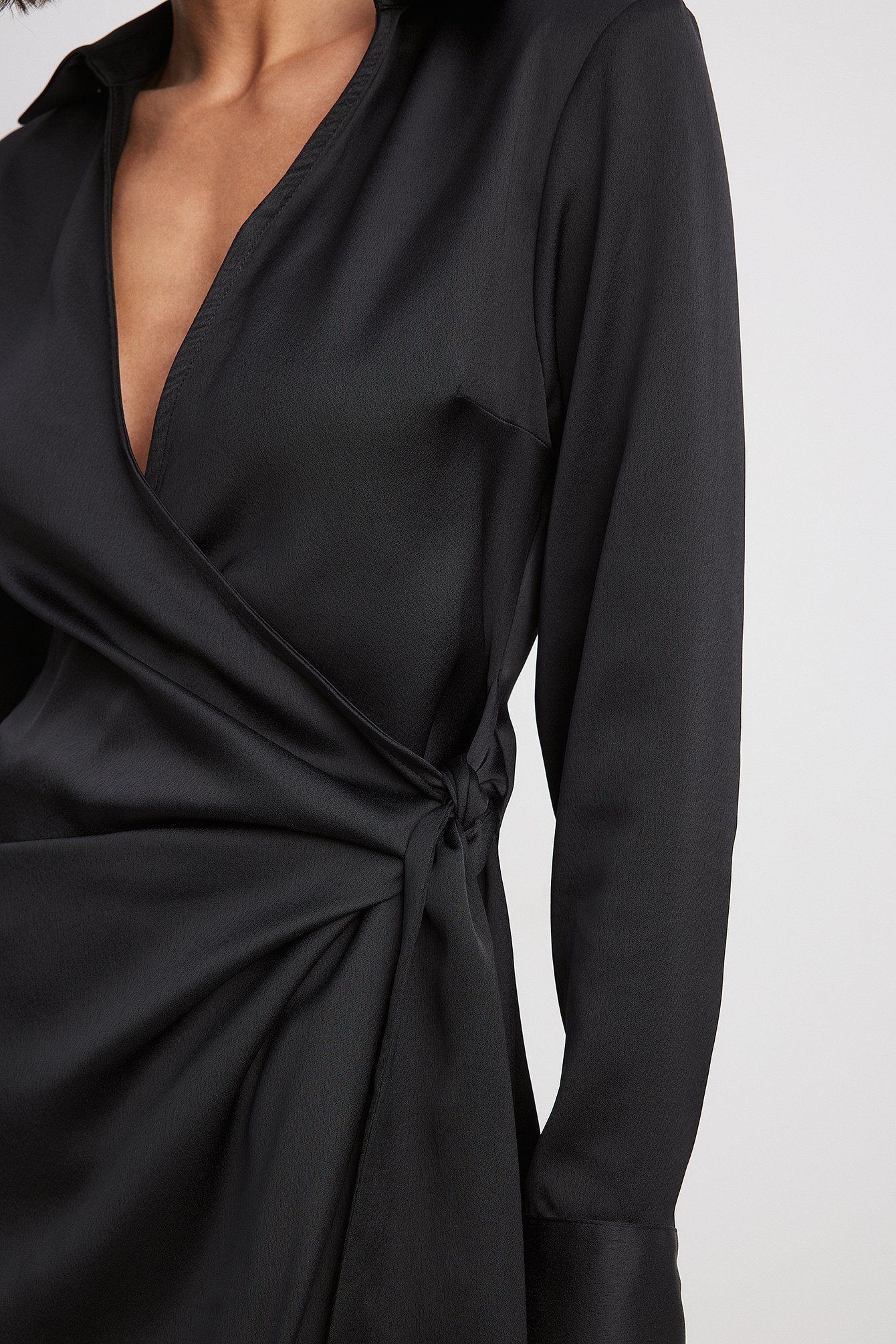 Drapiertes Wickel-Minikleid