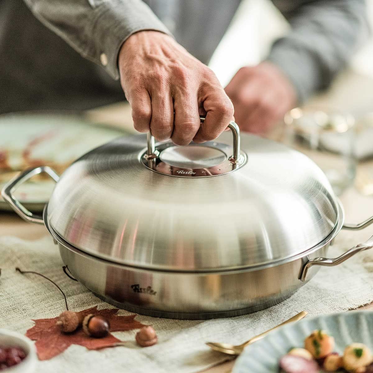 Original-Profi Collection® Servierpfanne mit Novogrill® und Hochraumdeckel