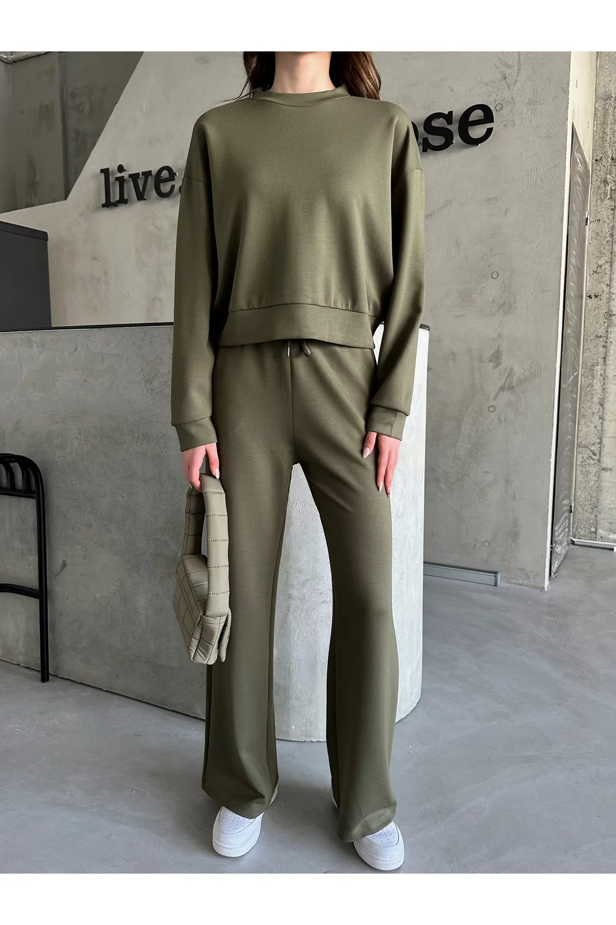Laluvia  Khakifarbenes Sweat-Hosenset mit weitem Bein