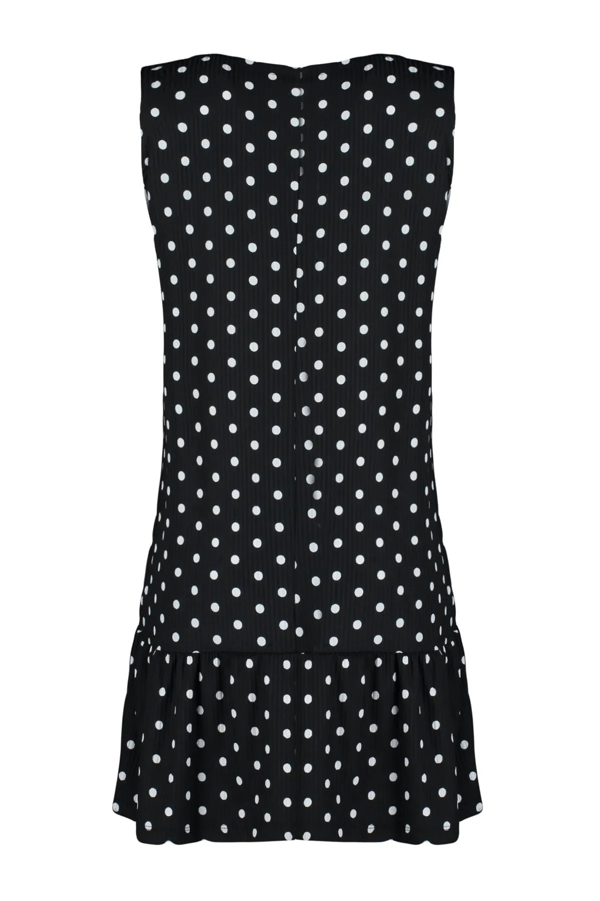 Trendyol Collection  Schwarzes, gepunktetes, ärmelloses, flexibles Strickkleid mit Rüschen und Volants TWOSS22EL0794