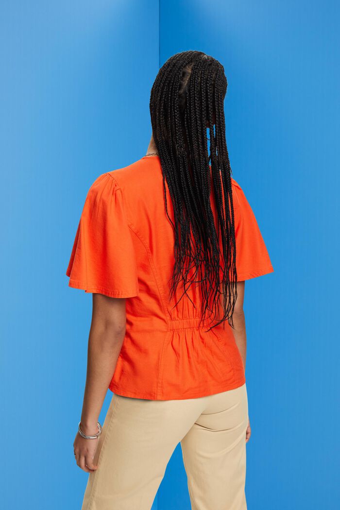 Taillierte Bluse mit Knöpfen