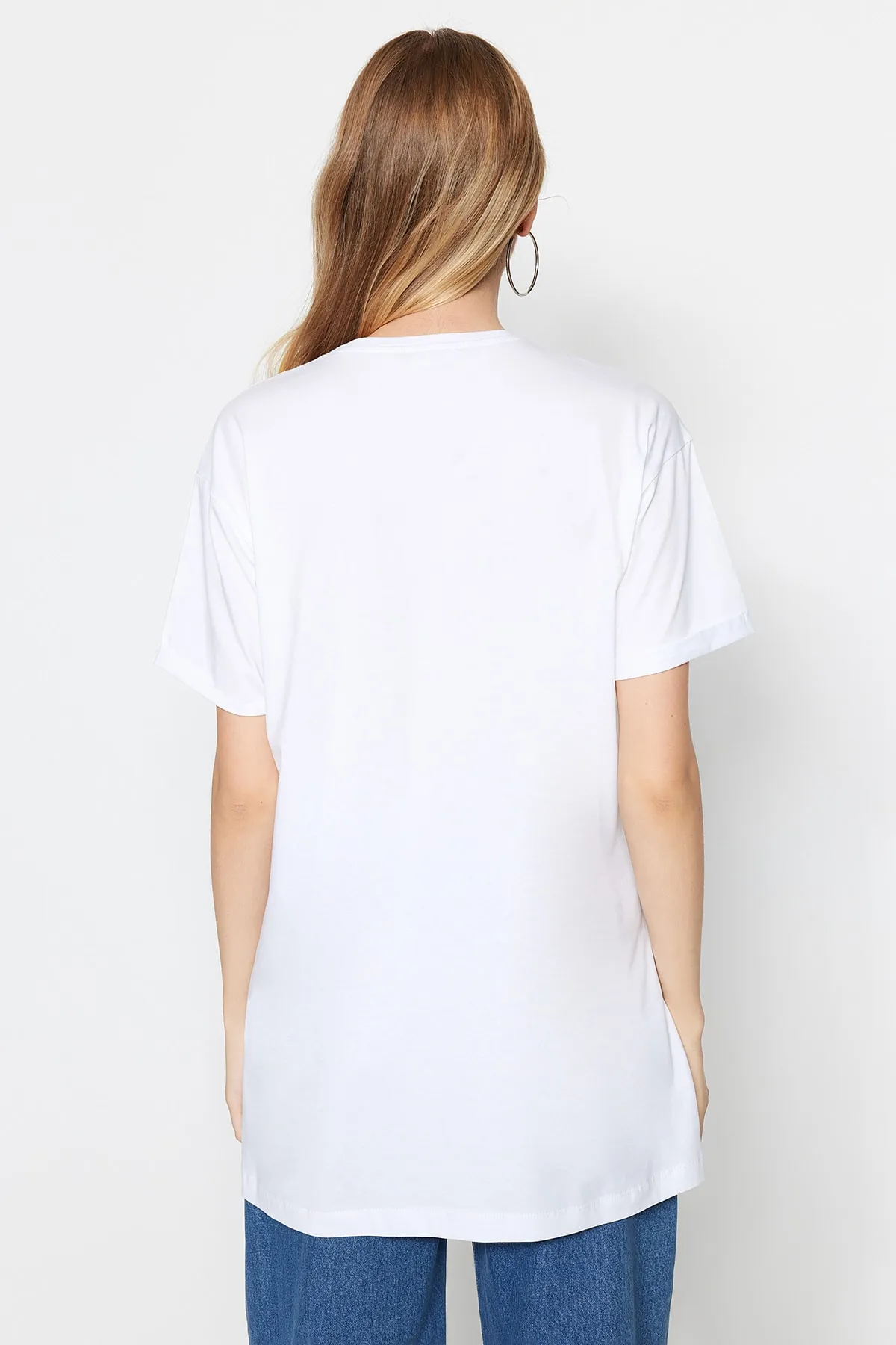 Trendyol Modest  Weißes T-Shirt aus gestricktem Perlendetail mit halblangen Ärmeln TCTSS23RT00002