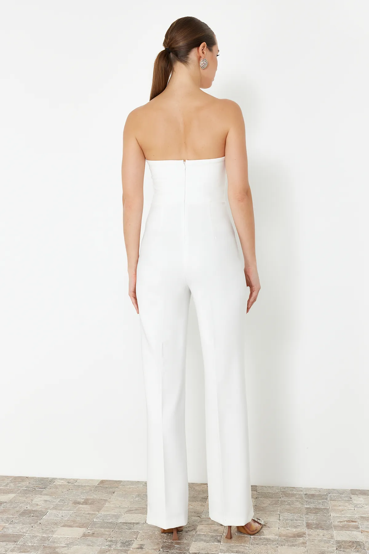Trendyol Collection  Weißer gewebter Hochzeits-/Nikah-Jumpsuit mit Korsett-Details TPRSS24TU00002