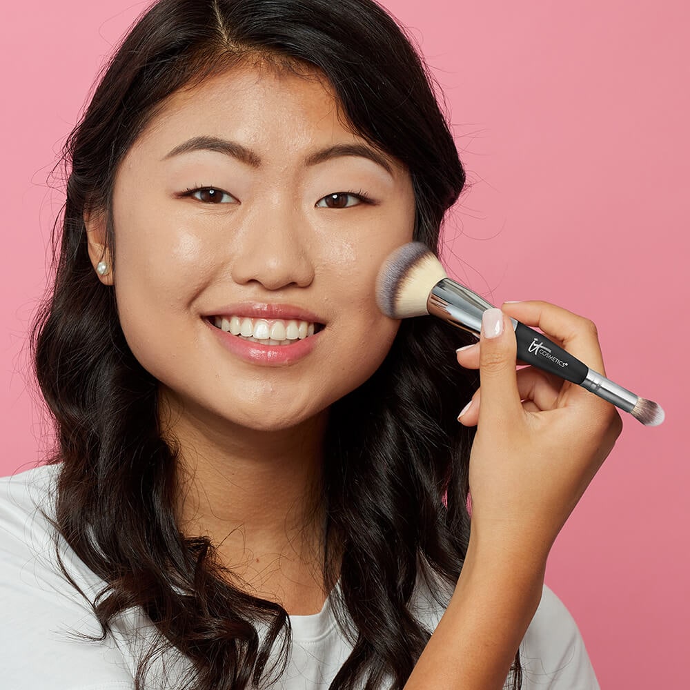 IT Cosmetics Dwustronny pędzel do udoskonalania i korektora