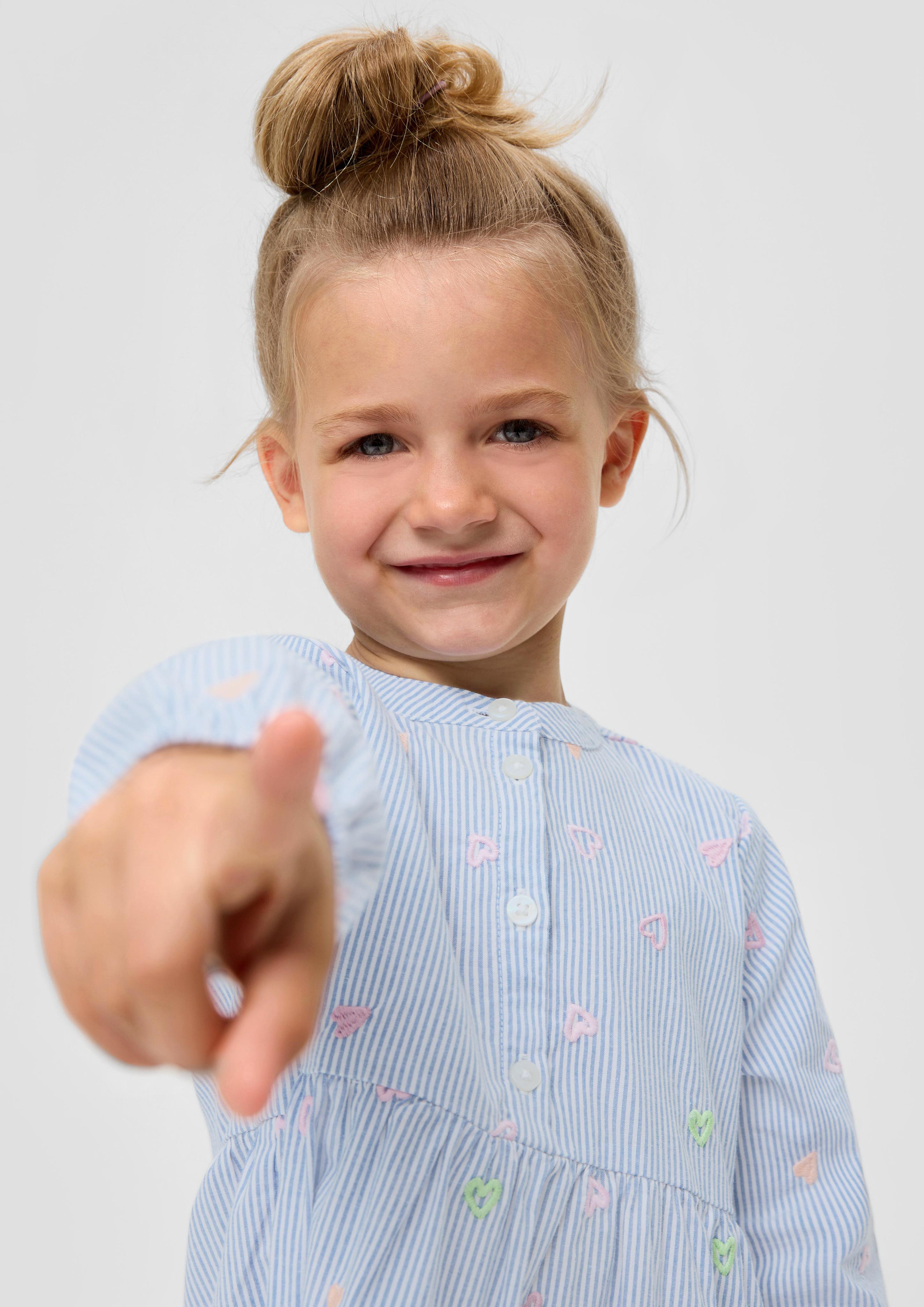 Ausgestelltes Kleid mit Stickerei  2141950-55A9