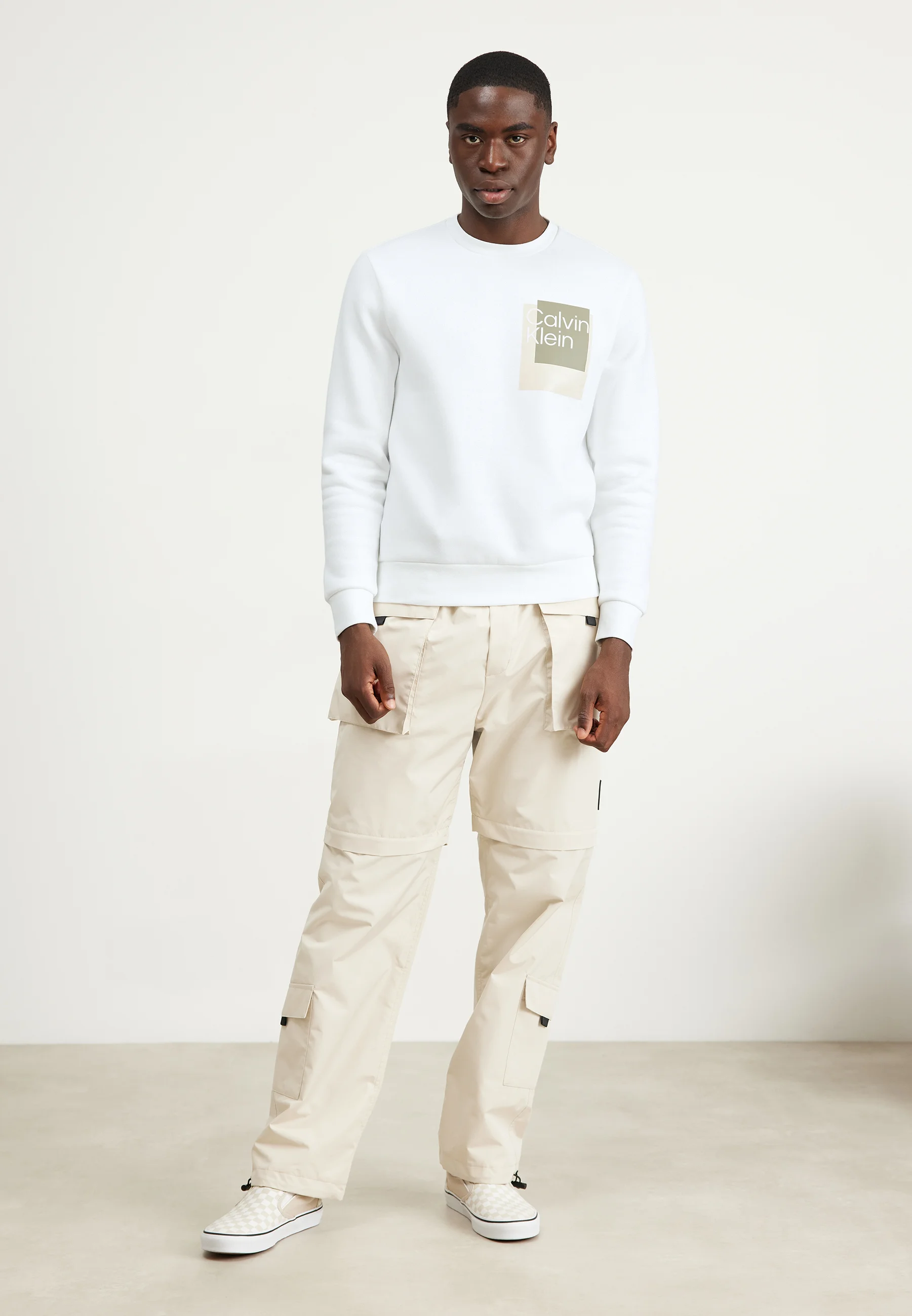 Sudadera con logo de caja superpuesto de Calvin Klein