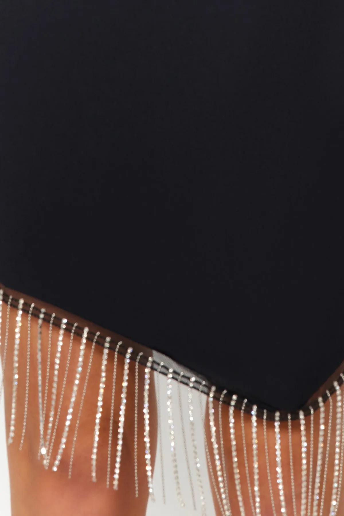 Trendyol Collection  Schwarzes, figurbetontes, gewebtes, glänzendes Stein-Stilvolles Abendkleid TPRSS23EL00509