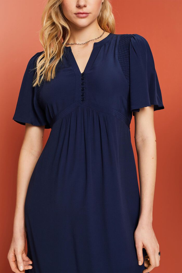 Midikleid mit fixiertem Bindegürtel