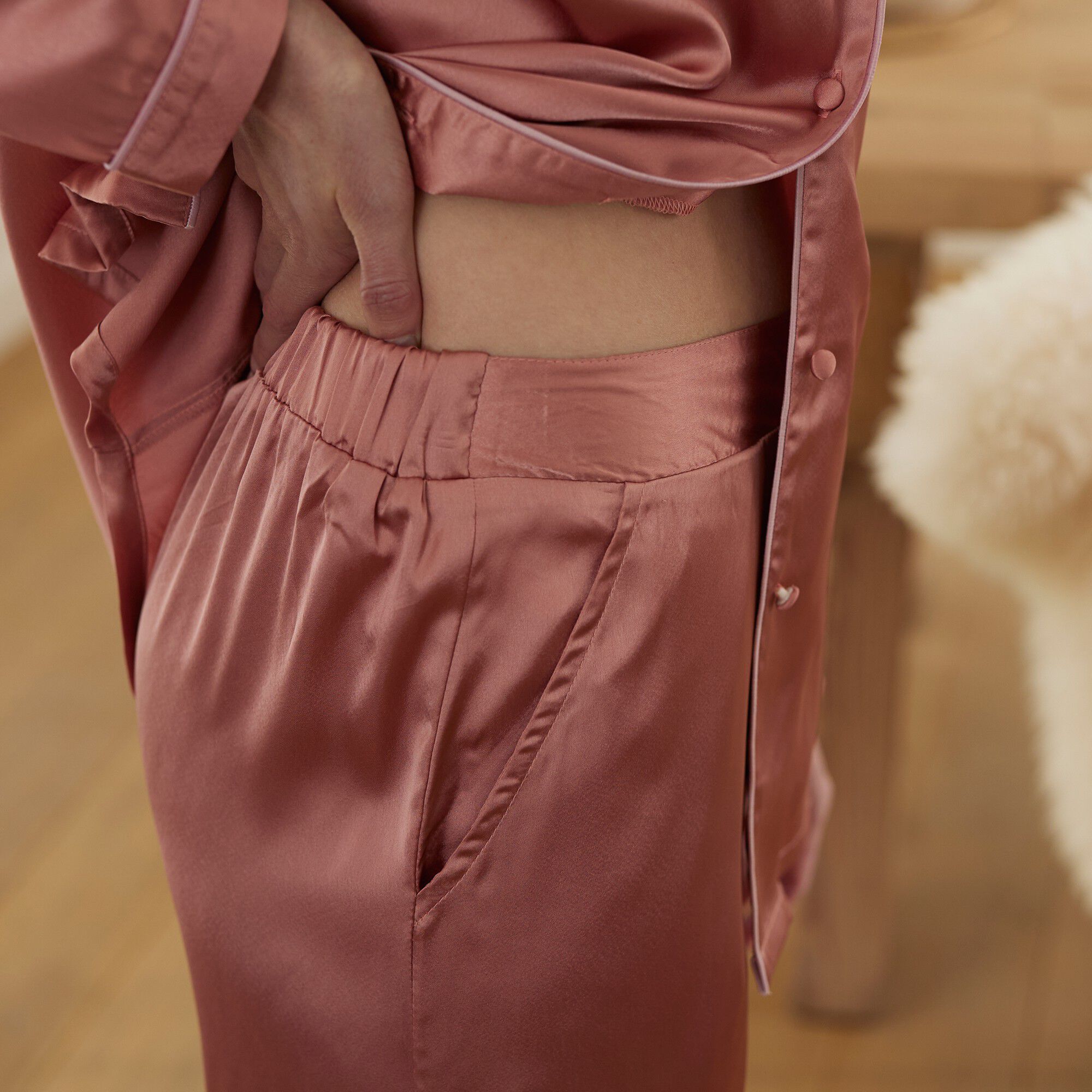 Pyjama col tailleur en satin uni